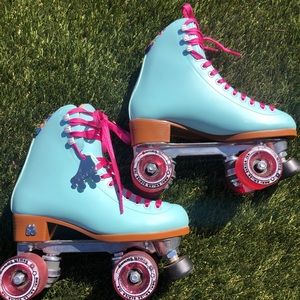 Moxi Beach Bunny Roller Skates